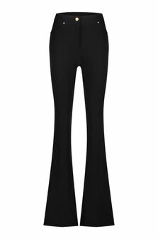 Pantalon met flared fit in het zwart.