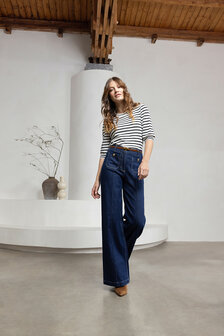 Label Dot Nadine
