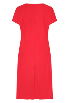 Plus Basics maxi jurk in het rood.