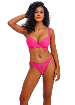 String serie Fascinate in pink.