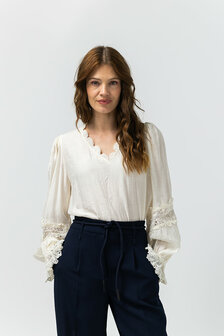 Label Dot Aicha