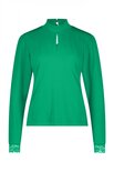 Groene top met kanten boorden.