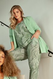 Plus Basics T-shirt met V- hals 