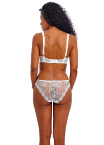 Brief model slip van Freya in het wit.