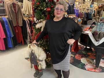 Middellange trui met glitter.