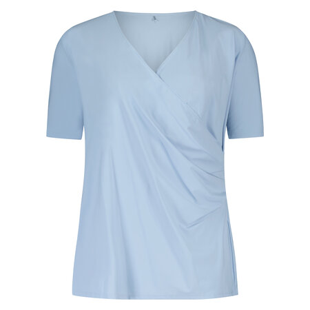 Wrapp Top SS light blue van Plus Basics.